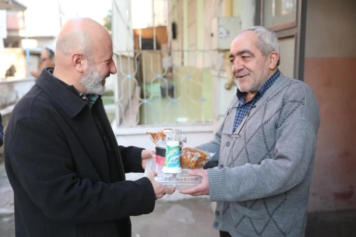 Kocasinan’da gönüller kazanılıyor, evlere her gün 4 çeşit sıcak yemek gidiyor
