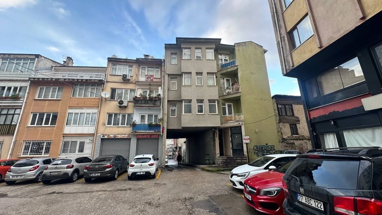 Apartmanın Altından Tünel Geçiyor