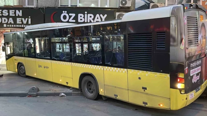 Kontrolden çıkan İETT otobüsü gelinlik mağazasına girdi
