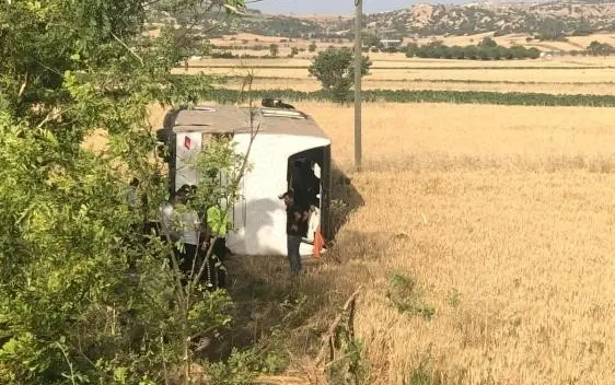 Kontrolden çıkan otobüs tarlaya uçtu: 1’i ağır 27 yaralı