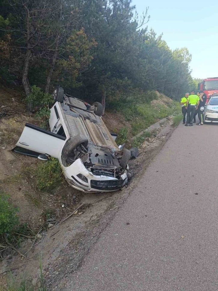 Kontrolden çıkan otomobil takla attı: 3 yaralı
