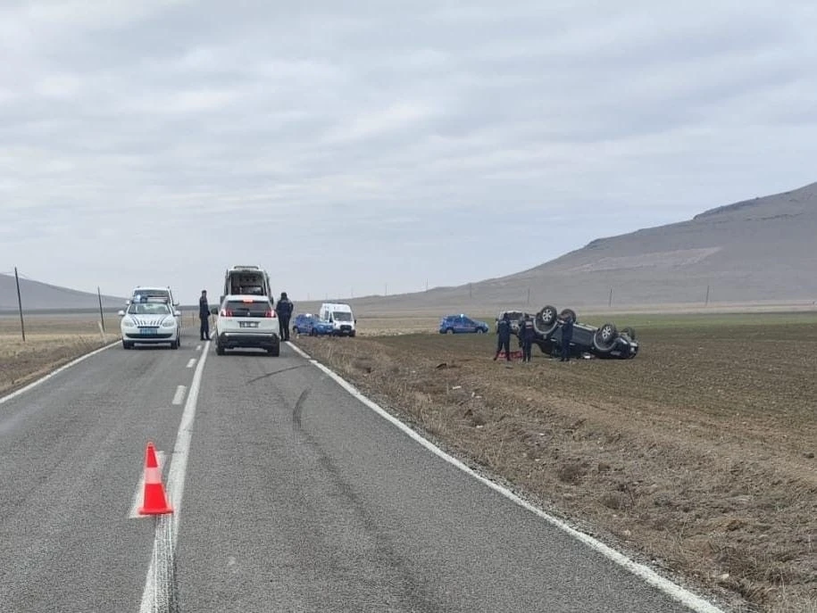 Kontrolden çıkan pikap takla attı: 3 yaralı
