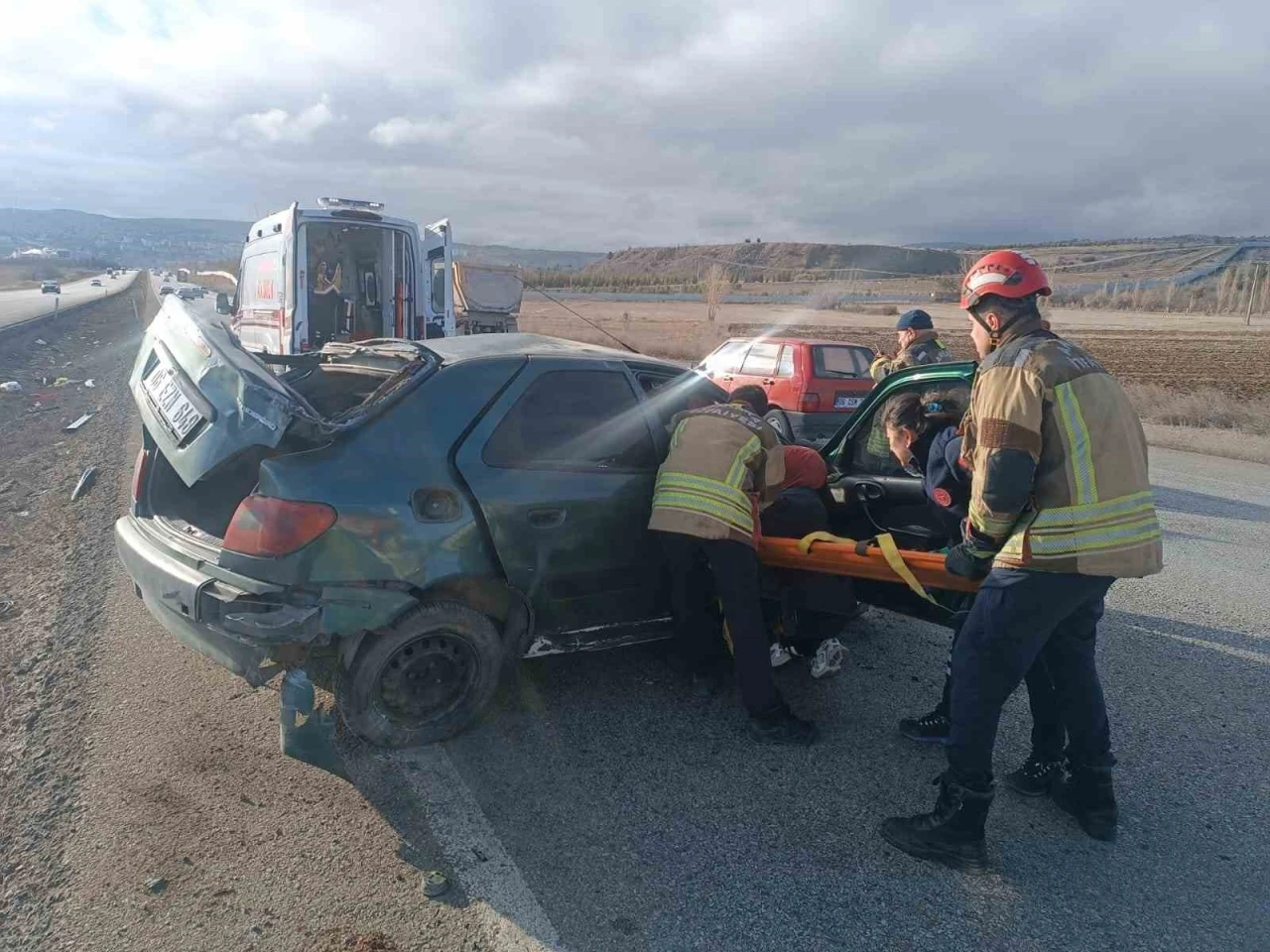 Kontrolden çıkıp savrulan aracın sürücüsü yaralandı
