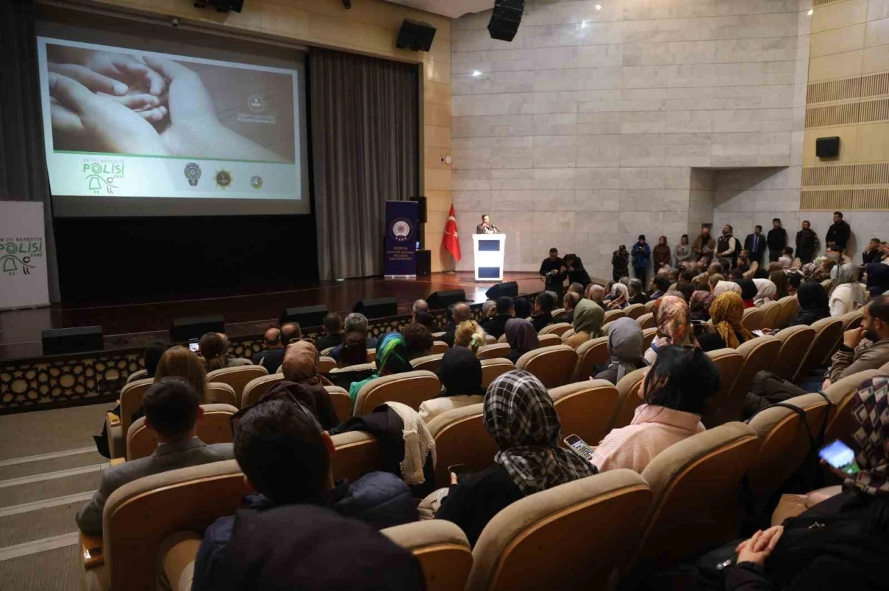 Konya’da “En İyi Narkotik Polisi Anne” semineri düzenlendi
