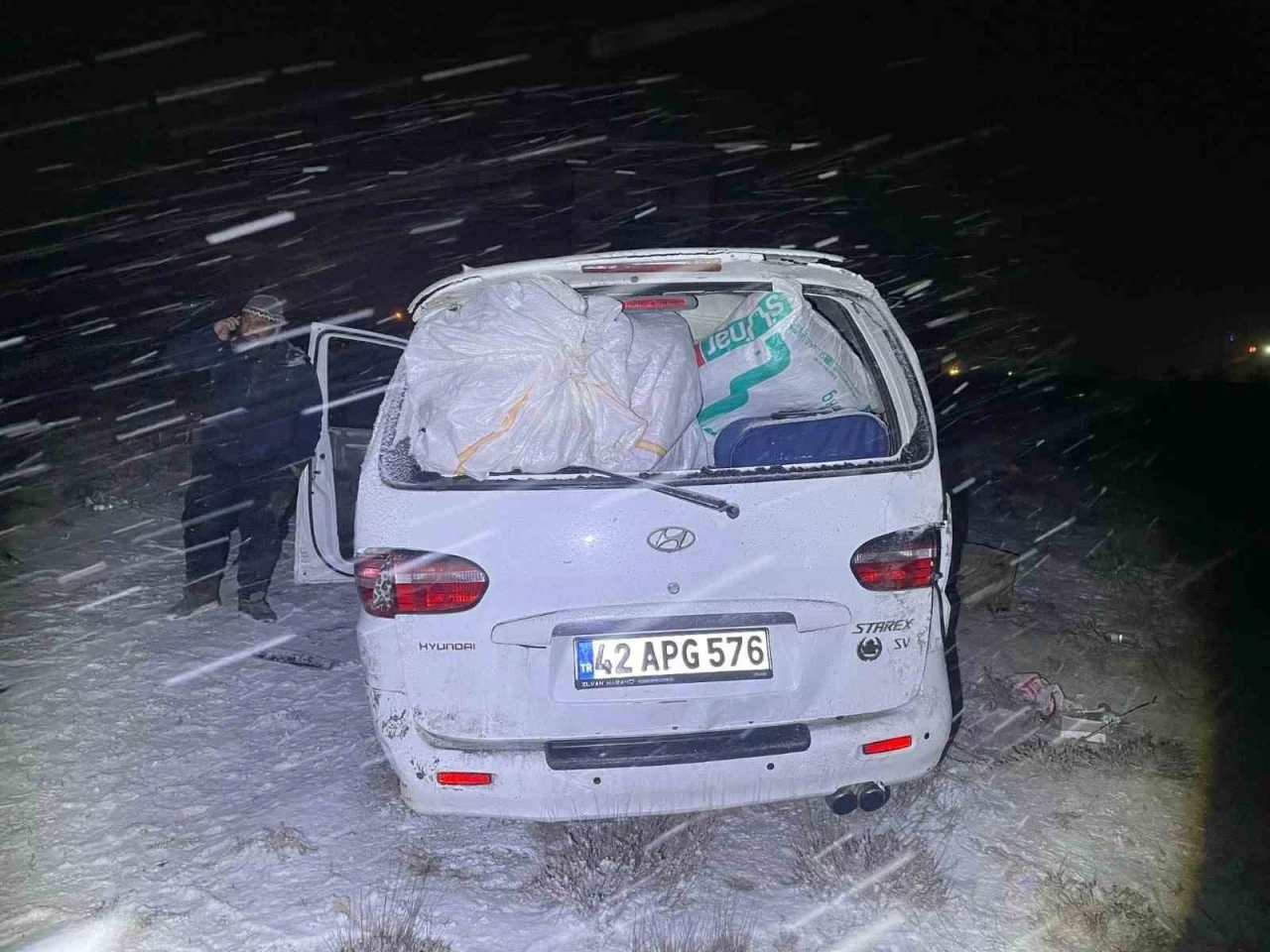 Konya’da kar ve buzlama kazaya neden oldu: 4 yaralı
