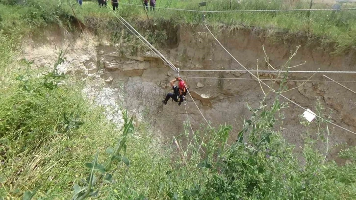 Konya’da obruğa düşen köpeği itfaiye kurtardı
