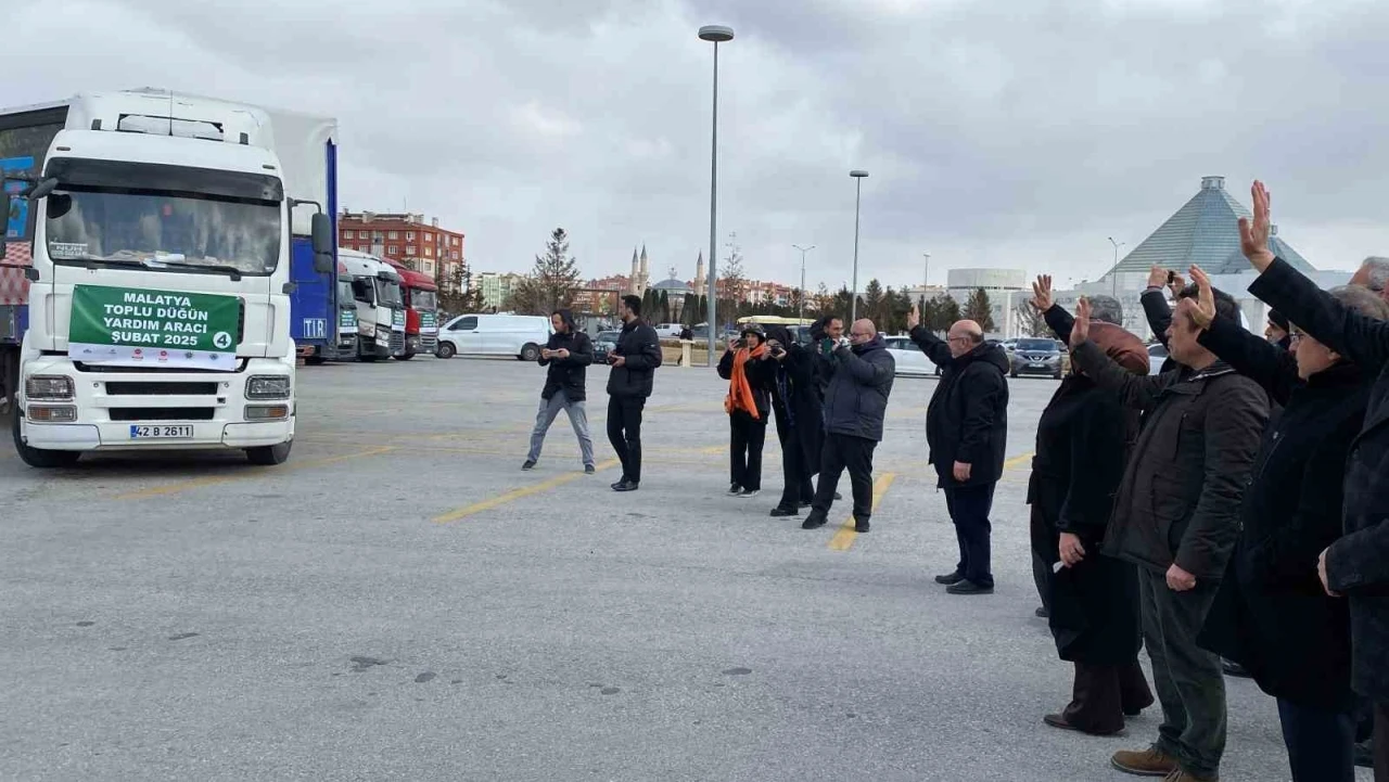 Konya’dan Malatya’ya 100 çiftin düğünü için çeyiz yardımları tırlarla yola çıktı
