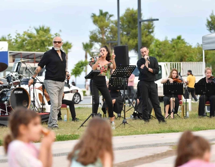 Konyaaltı’nda Gün Batımı Akustik Konseri vatandaşlara unutulmaz anlar yaşattı
