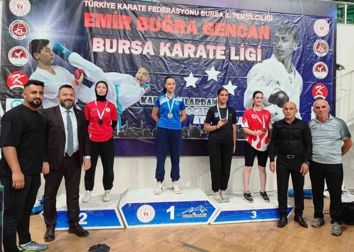 Körfezli Kübranur karate şampiyonasında ikinci oldu
