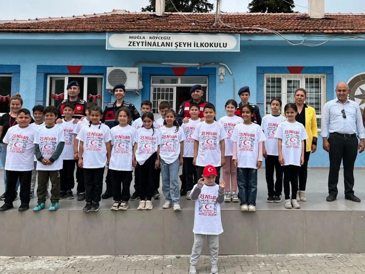 Köyceğiz Jandarması öğrencilerin yüreklerini ısıttı
