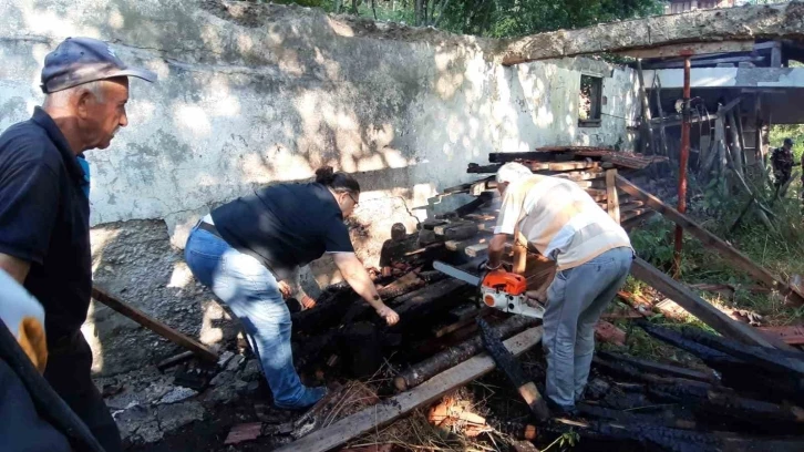 Kümesteki yangına erken müdahale faciayı önledi
