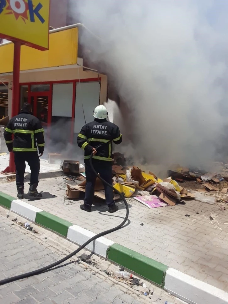 Kumlu’da çıkan çöp yangını söndürüldü
