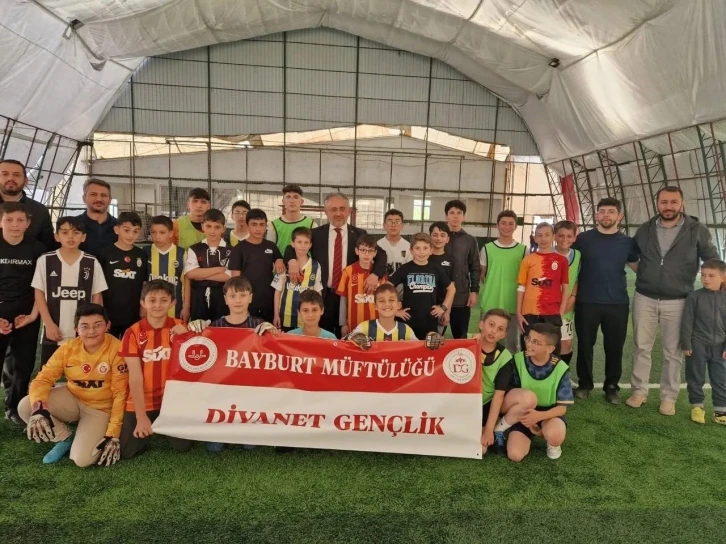 Kur’an kursu öğrencileri futbol turnuvasında bir araya geldiler
