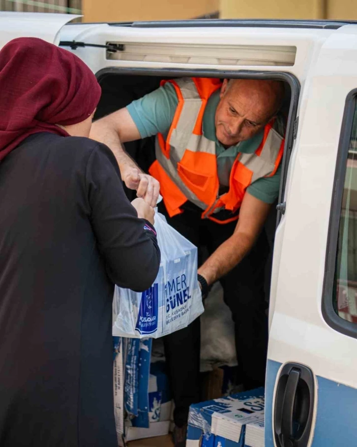 Kuşadası Belediyesi’nden çocuklara 143 bin 100 litre süt desteği
