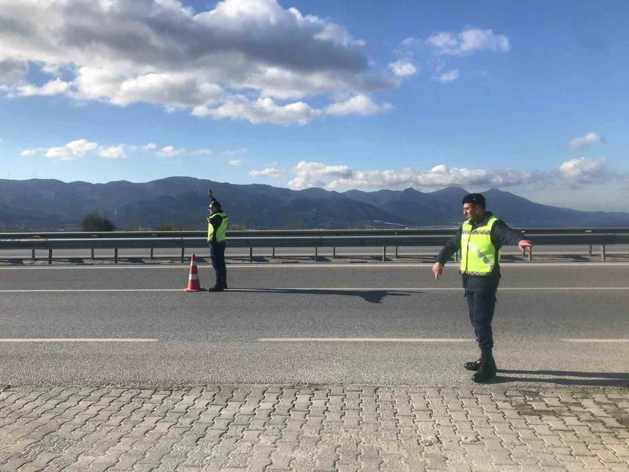 Kuşadası’nda Jandarmadan denetim
