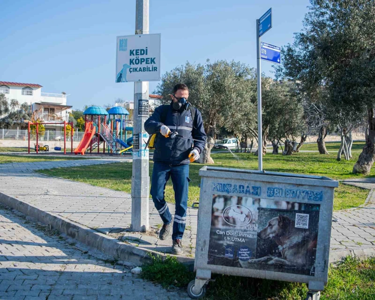 Kuşadası’nda Kadınlar Denizi Mahallesi’de detaylı temizlik çalışması
