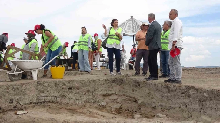 Kütahya’da 8 bin yıllık tarihi aydınlatıyorlar
