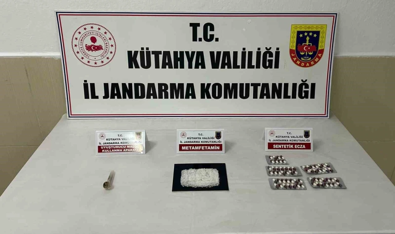 Kütahya’da aracında uyuşturucu ele geçirilen şüpheli tutuklandı
