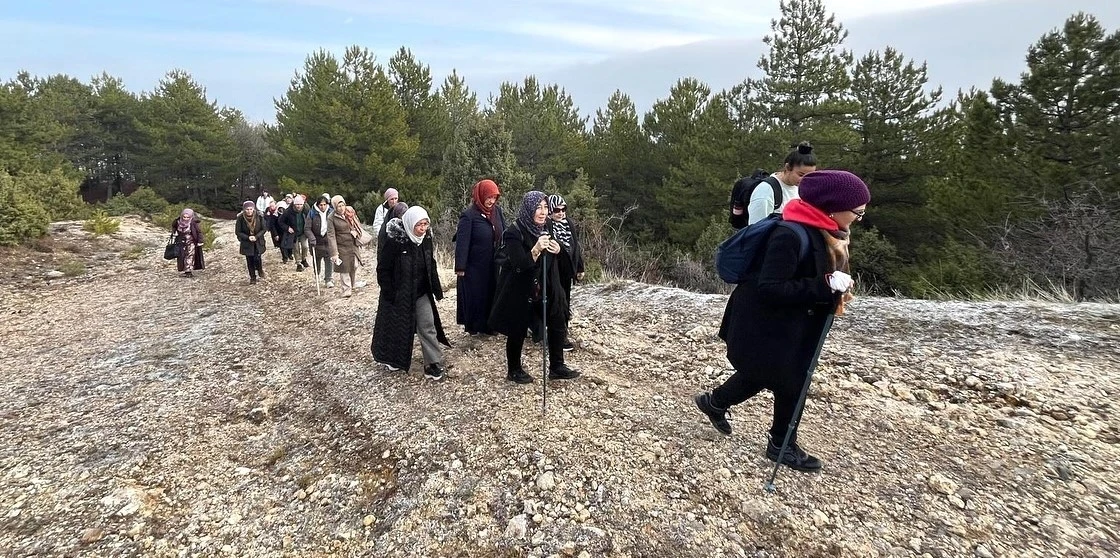 Kütahya’da ’Doğa yürüyüşü’ etkinliği Hıdırlık’ta gerçekleşti
