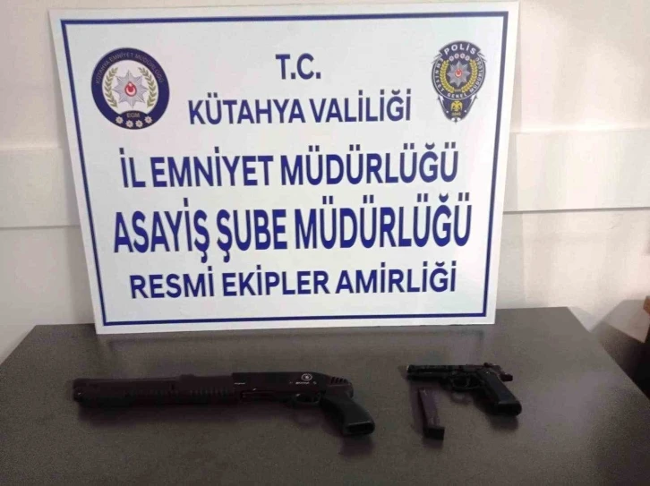 Kütahya’da eşini tehdit eden şahıstan pompalı tüfek ve kurusıkı tabanca ele geçirildi
