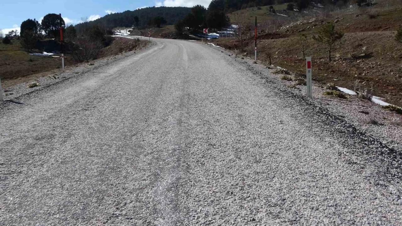 Kütahya’da köy yolları yenilendi, güvenli ve konforlu ulaşım sağlandı
