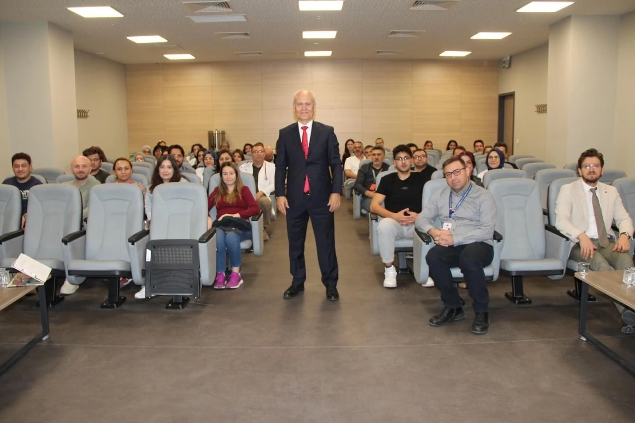 Kütahya Şehir Hastanesi’nde konferans
