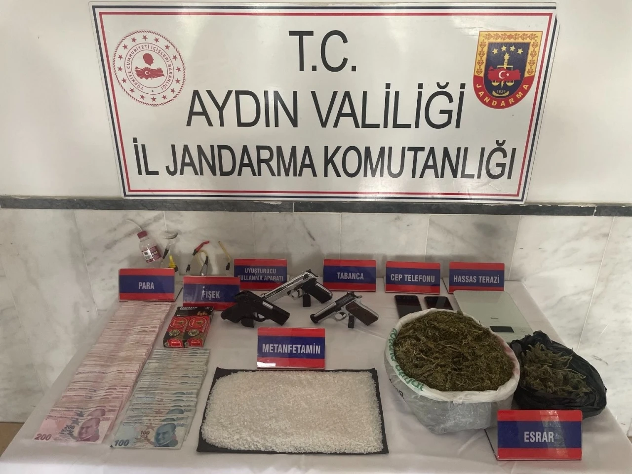 Kuyucak’ta jandarmadan uyuşturucu operasyonu:2 tutuklama
