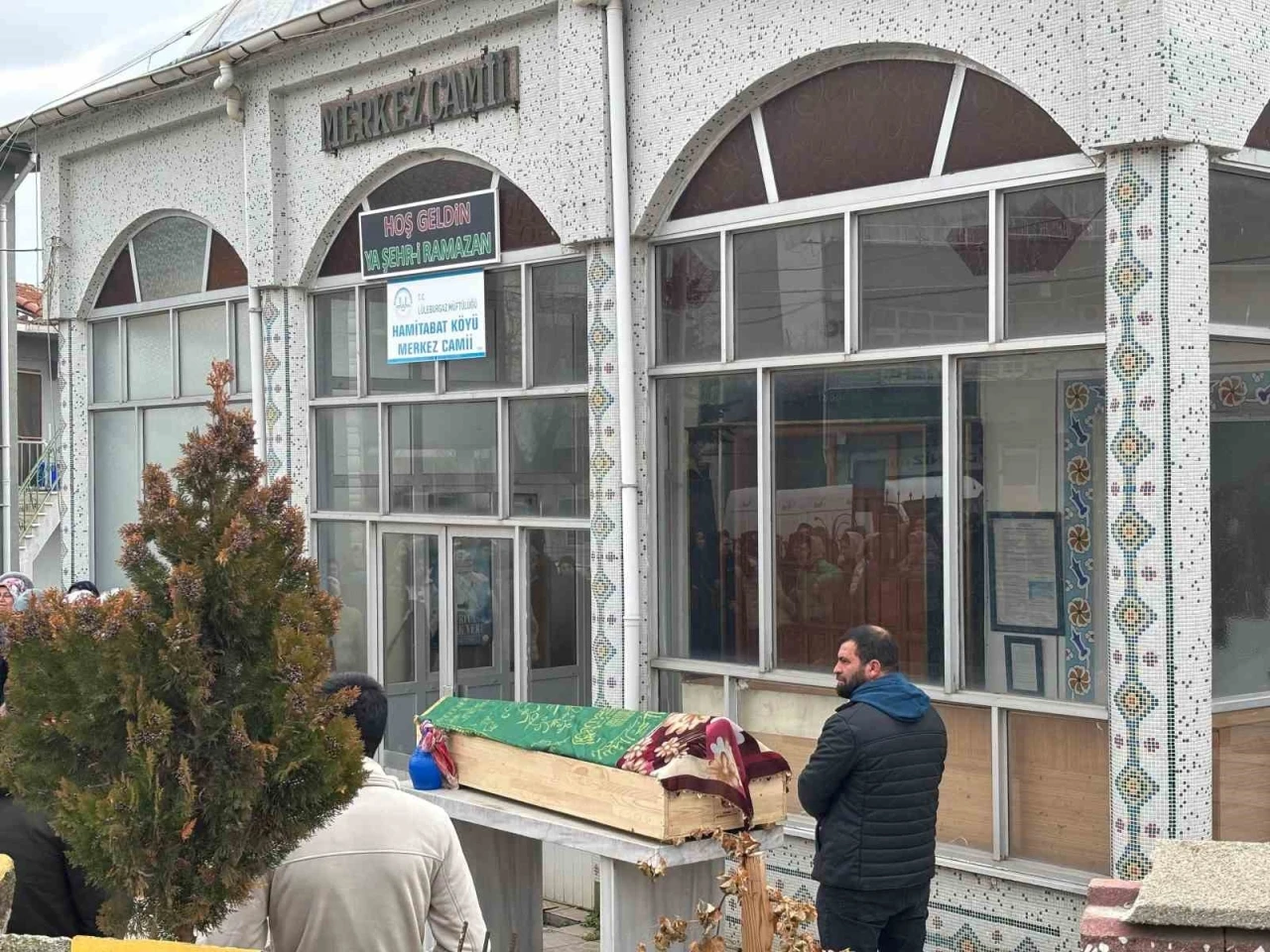 Lüleburgaz’da eski eşi tarafından öldürülen kadının cenazesi toprağa verildi
