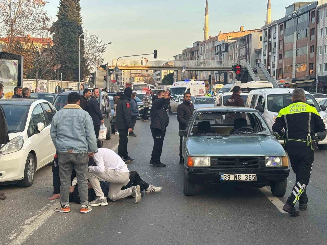 Lüleburgaz’da yolun karşısına geçerken otomobilin çarptığı çocuk yaralandı
