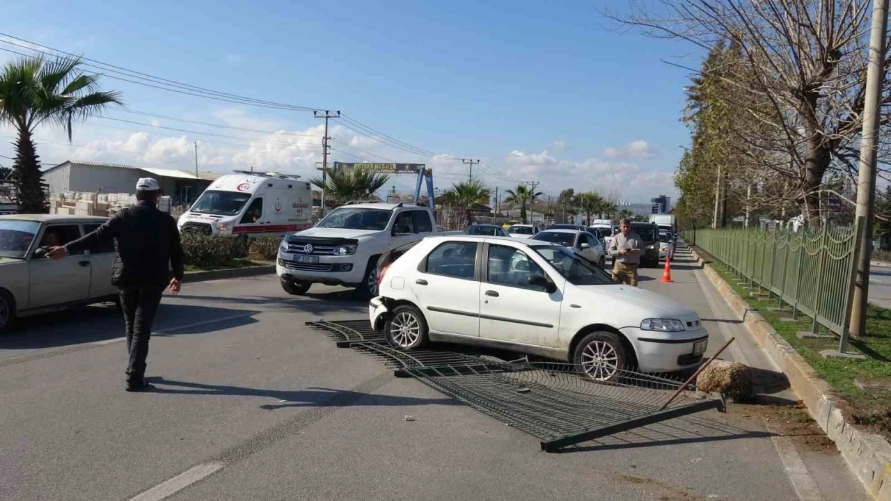 Makas atan araç kazaya sebep oldu: 2 yaralı
