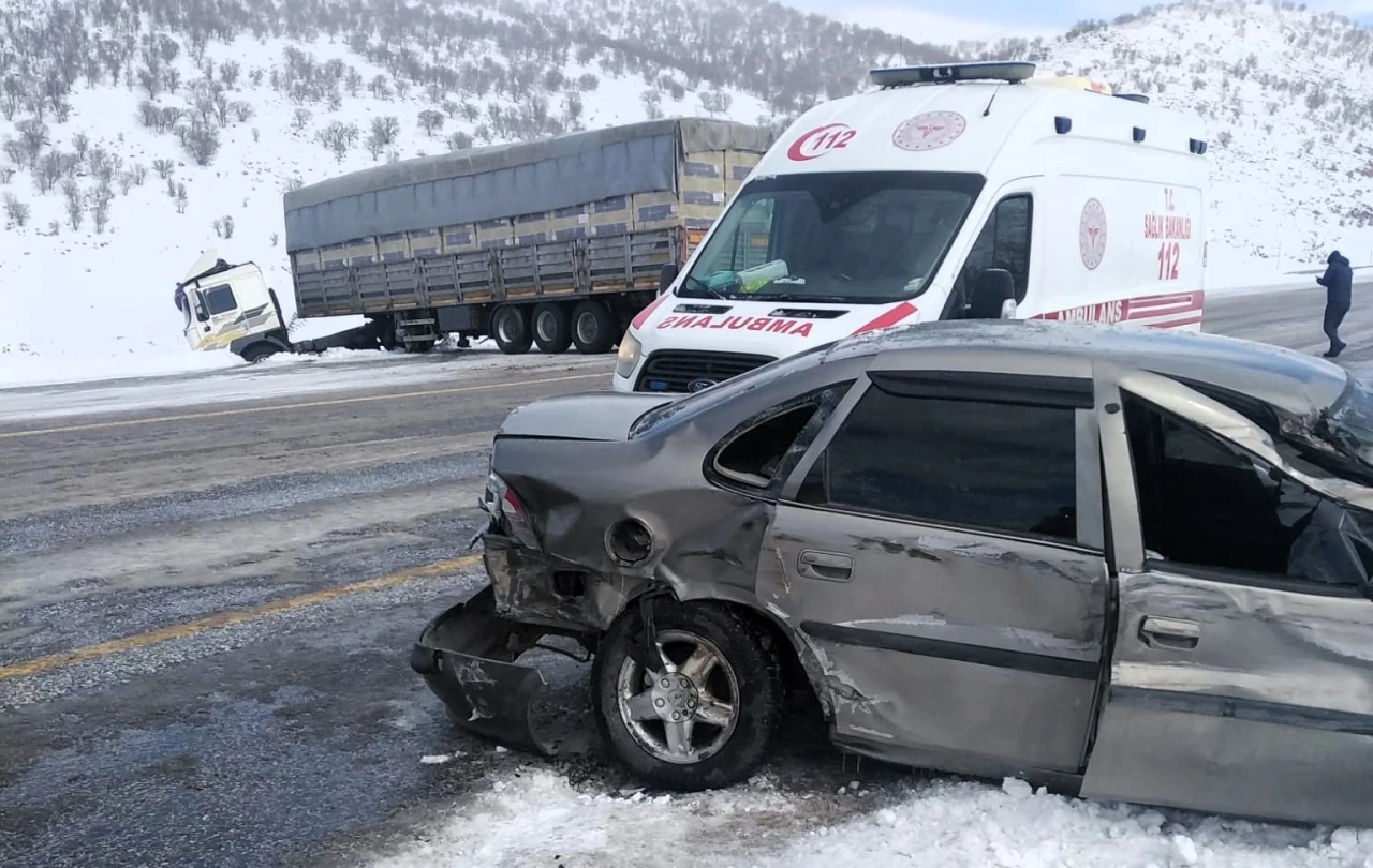 Malatya-Adıyaman yolunda trafik kazası: 2 yaralı
