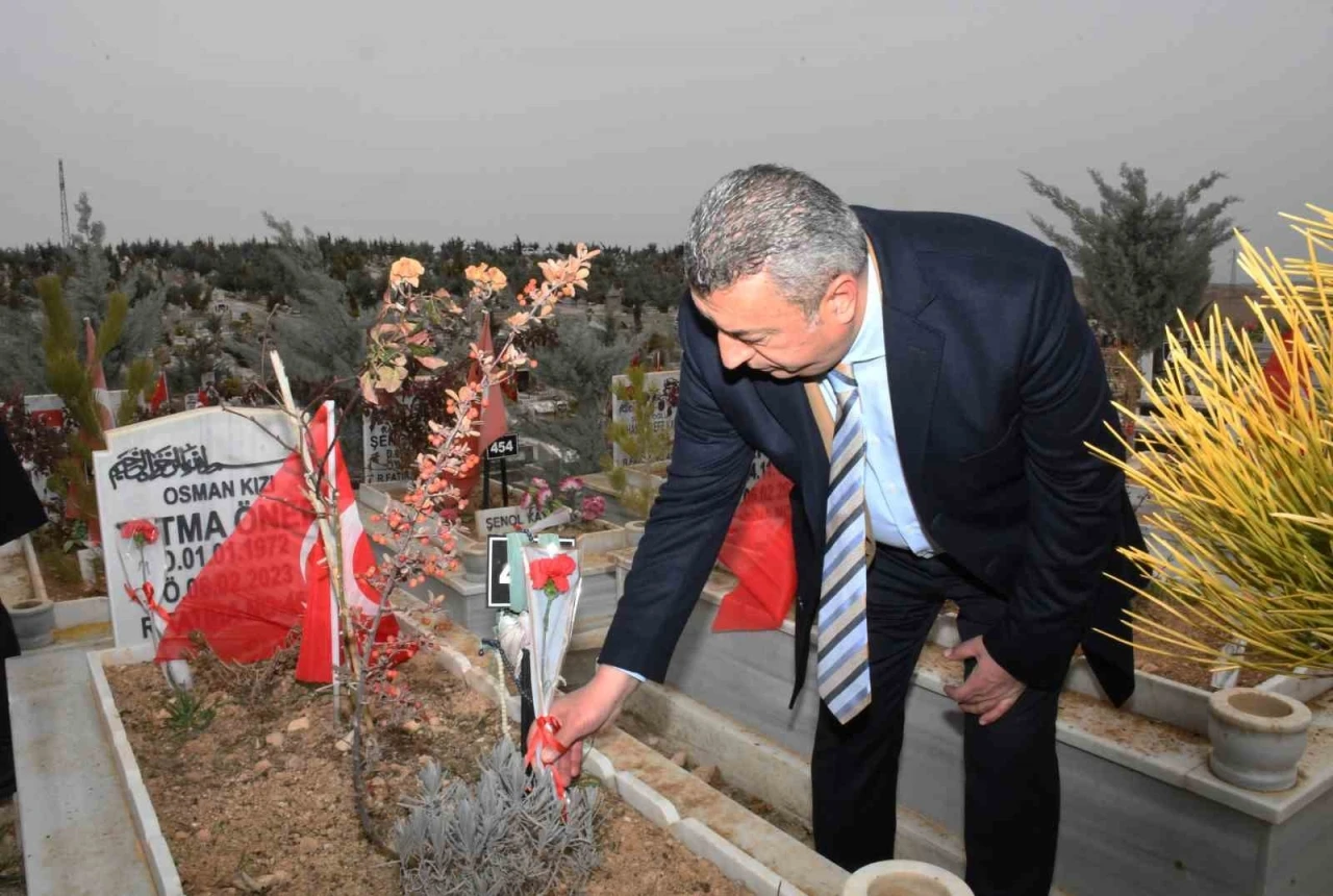 Malatya’da depremde hayatını kaybedenler anılıyor
