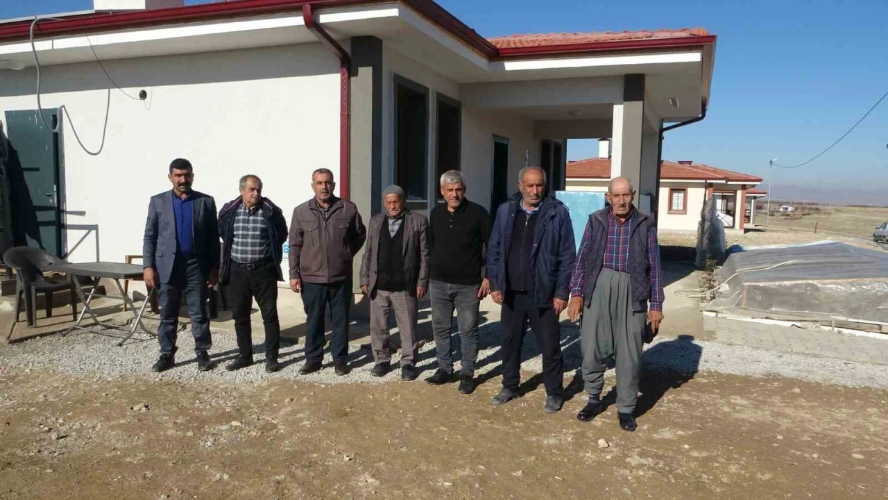 Malatya’da evlerine kavuşan depremzede vatandaşlar: "Villa gibi evimiz oldu"
