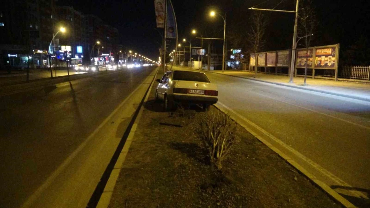 Malatya’da kontrolden çıkan Tofaş refüje çıktı: 1 yaralı
