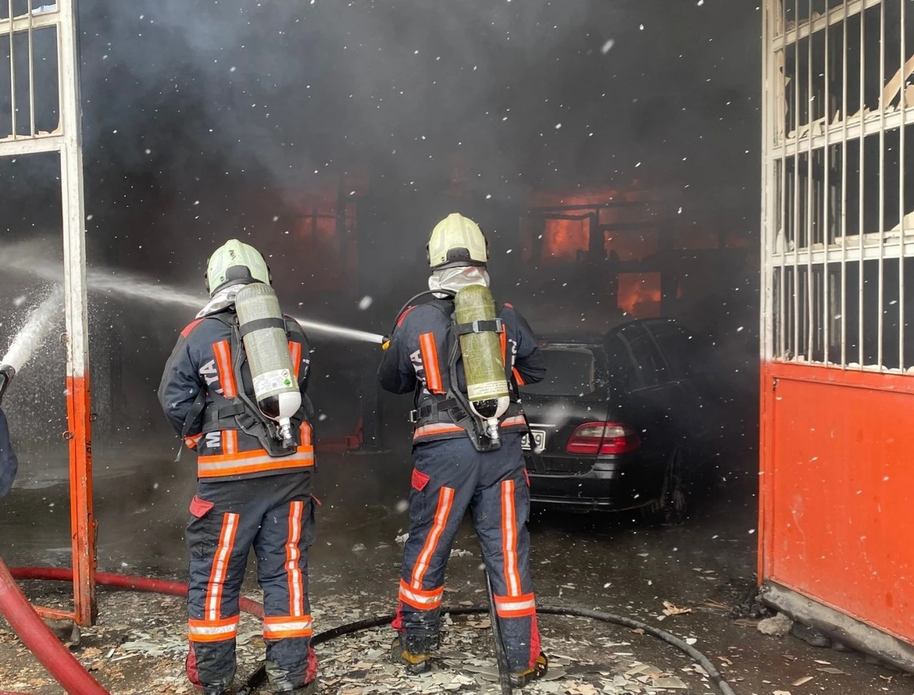 Malatya’da korkutan iş yeri yangını
