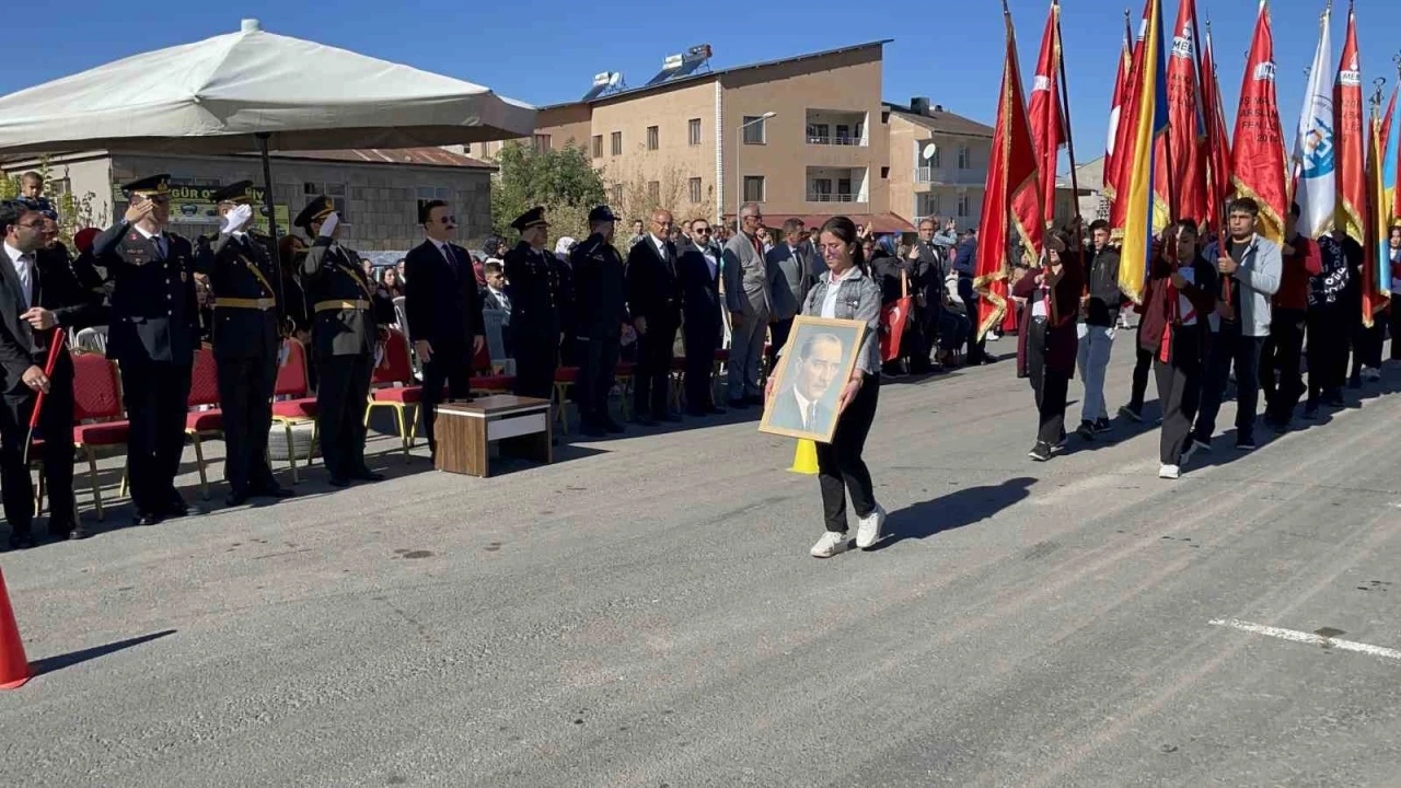 Malazgirt’te Cumhuriyet’in 101. yıldönümü kutlandı
