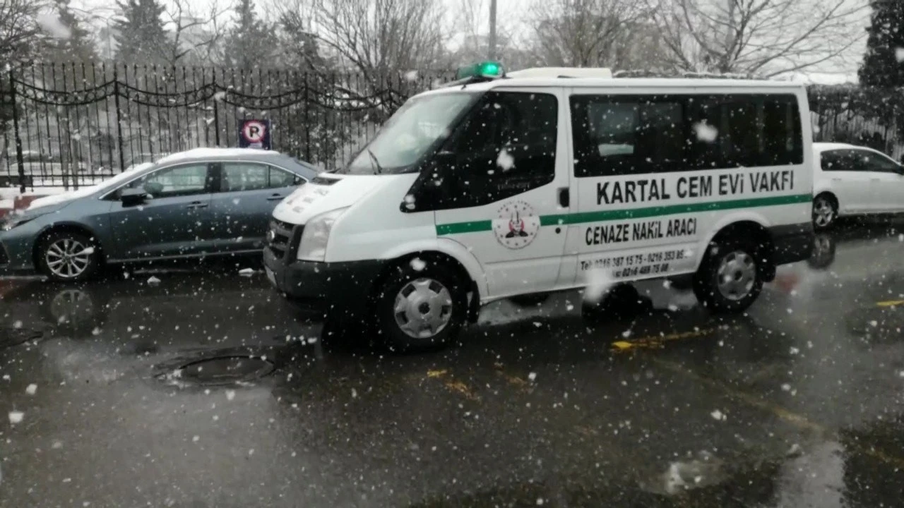 Maltepe’de husumetlisi, 19 yaşındaki gence kurşun yağdırdı
