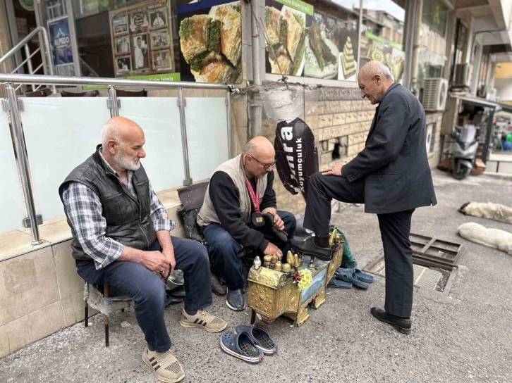 Maltepeli ayakkabı boyacısı bilek güreşinde Türkiye şampiyonu oldu
