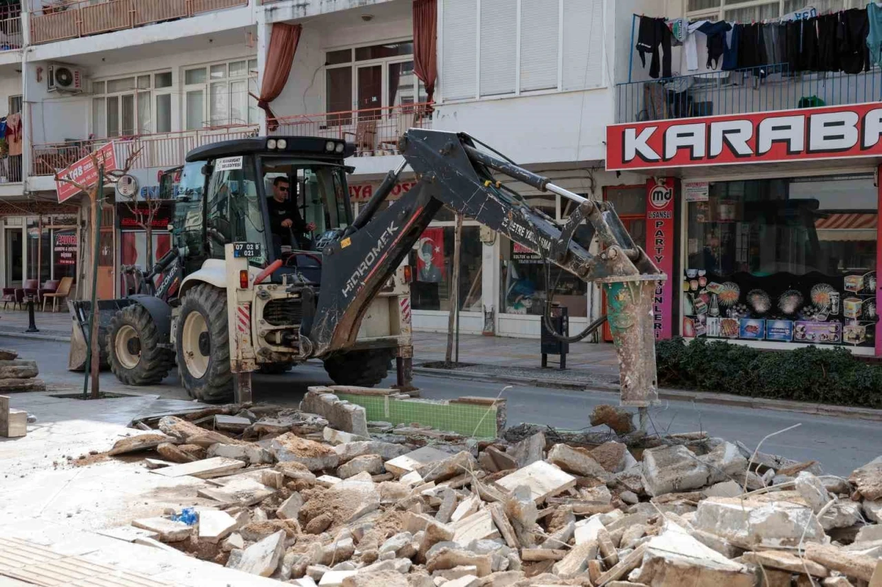 Manavgat’ta caddeler yenileniyor
