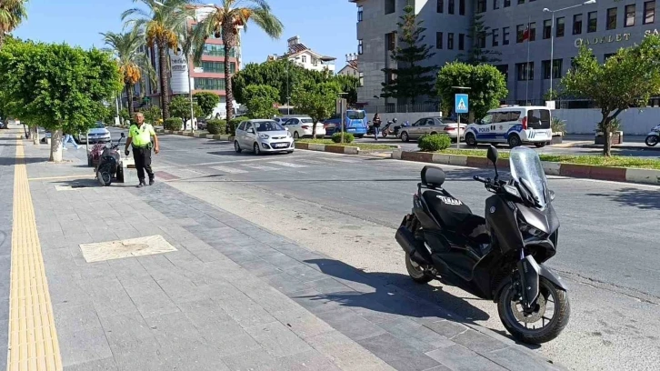 Manavgat’ta elektrikli bisiklet ile motosiklet çarpıştı: 3 yaralı
