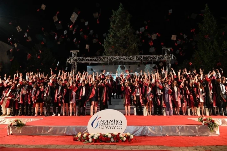 Manisa CBÜ Tıp Fakültesinde mezuniyet coşkusu
