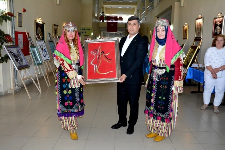 Manisalı öğrencilerden sanat sergisi
