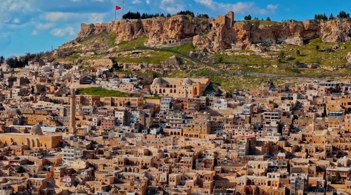 Mardin’de &quot;Ramazan Geldi&quot; ilahisi üç dilde seslendirildi
