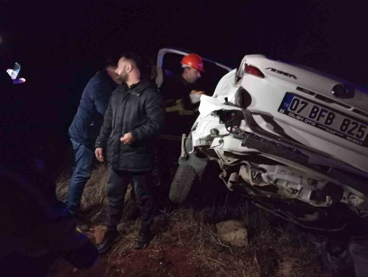 Mardin’de tarlaya devrilen otomobildeki 5 kişi yaralandı
