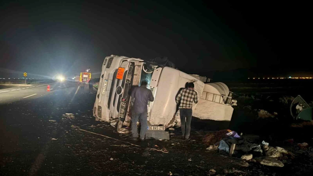 Mardin’de tır devrildi: 1 yaralı
