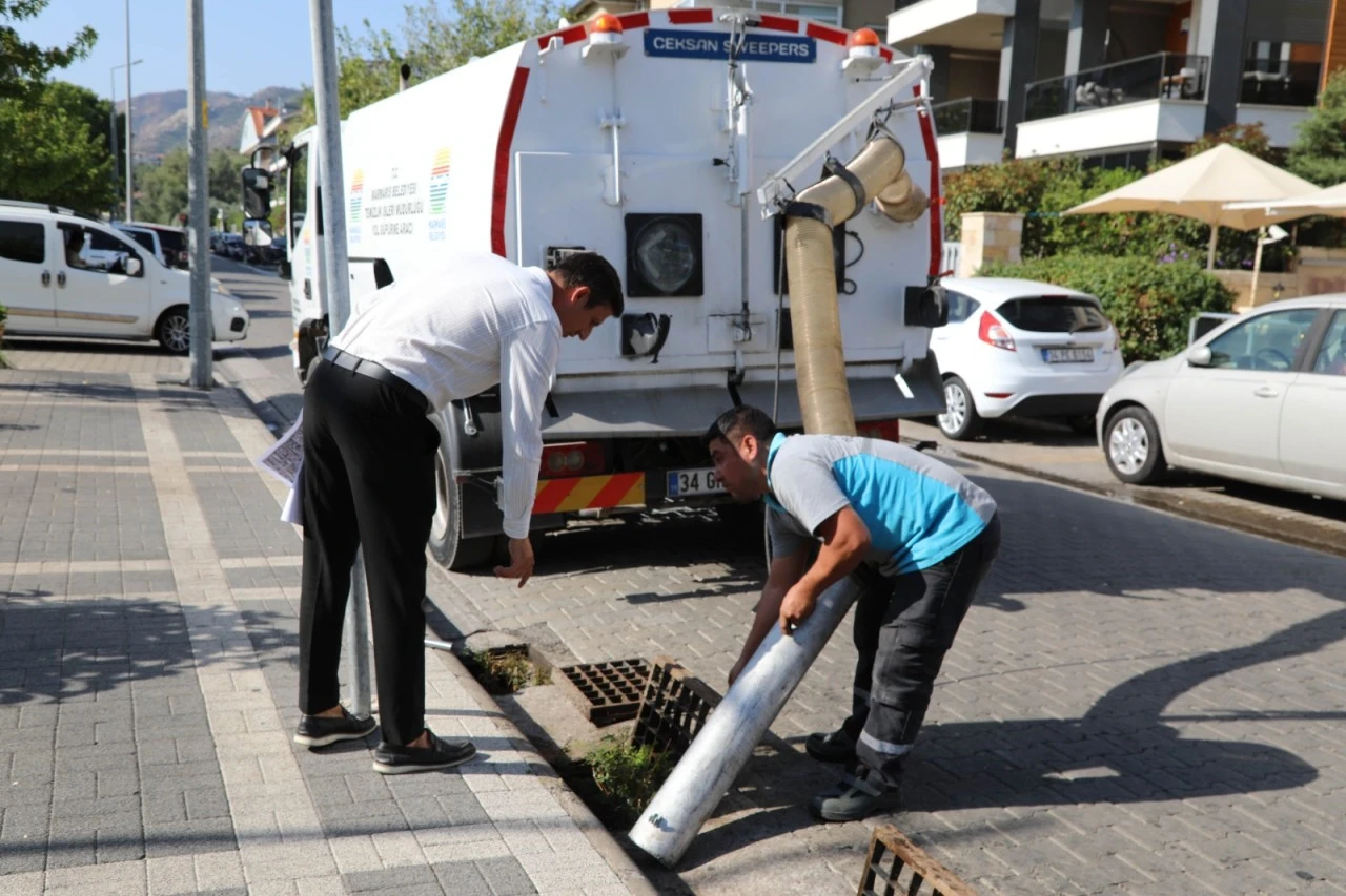 Marmaris’te büyük temizlik: 12 cadde pırıl pırıl oldu