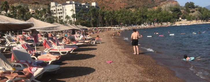 Marmaris’te deniz, kum ve güneş keyfi devam ediyor