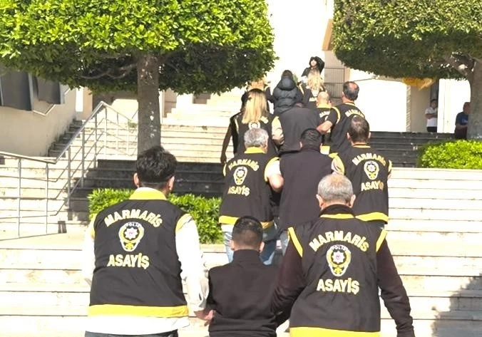 Marmaris’te gazeteciye saldırı olayının şüphelisi 5 kişi adliyeye çıkarıldı
