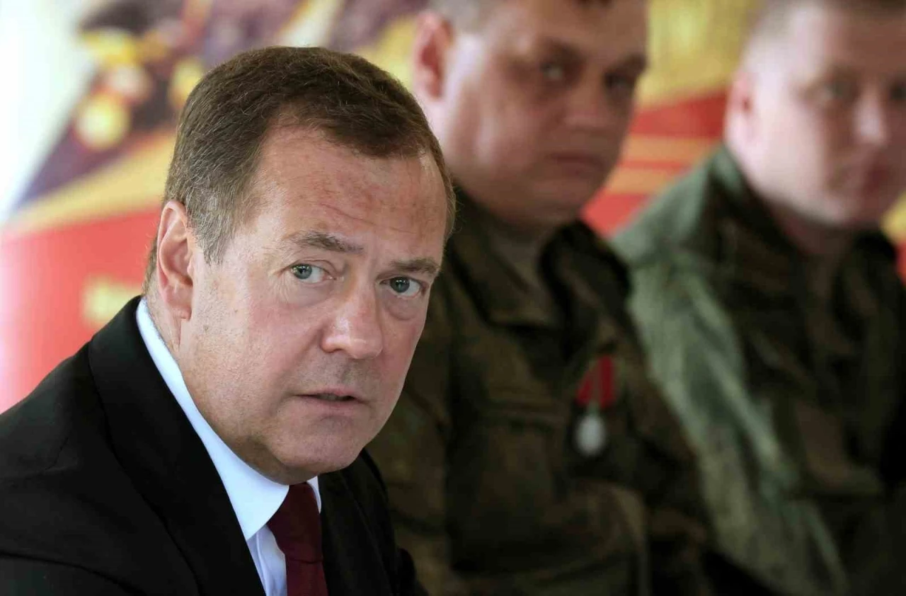 Medvedev’den Gürcistan Cumhurbaşkanı Zurabişvili’ye: “Tutuklanmalı”
