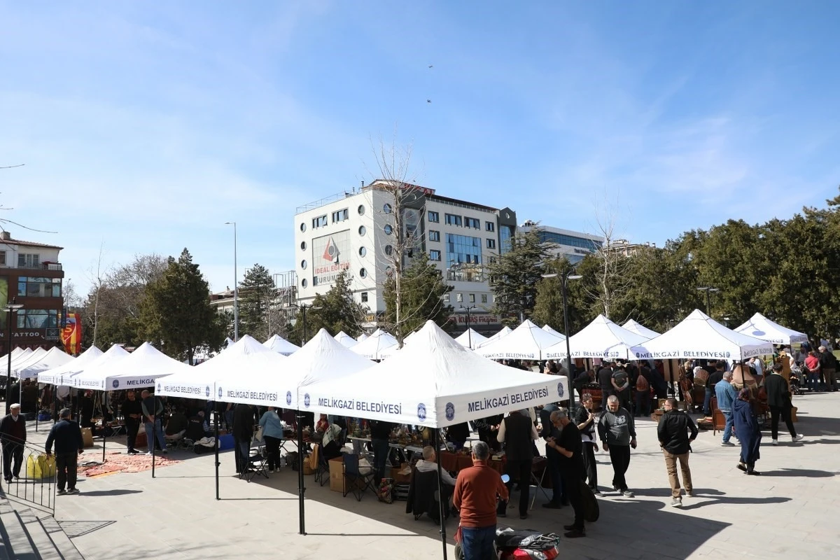 Melikgazi’nin Antika Pazarı’na yoğun ilgi
